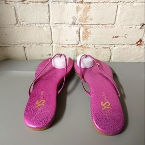Sandals/ flats